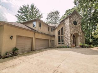 5000 Valley Woods Dr, Independence, OH 44131