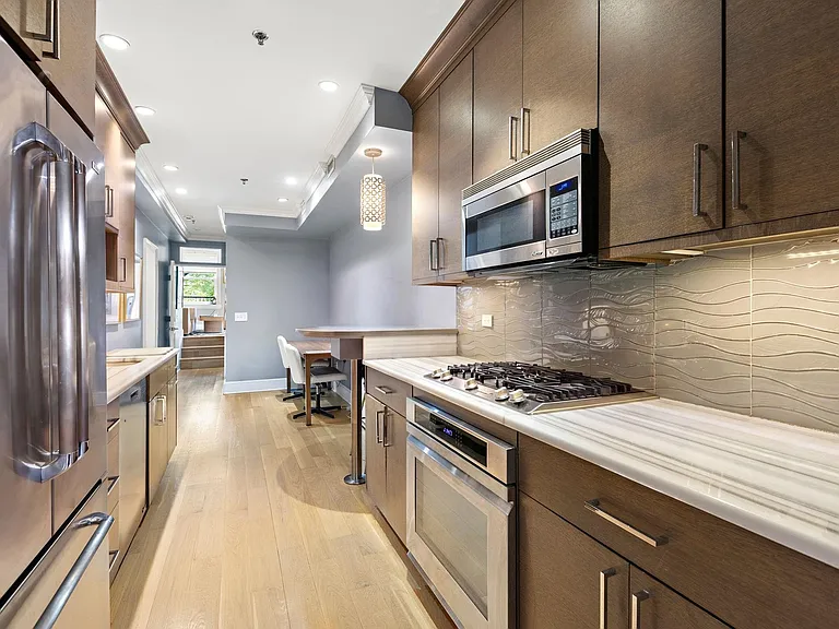 529 Jefferson St #6 — Photo 3