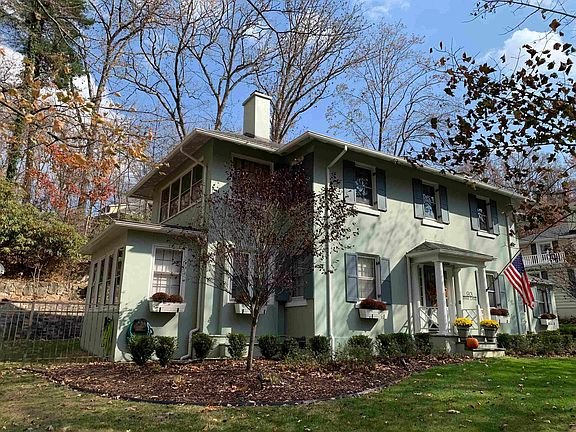 3rd image of 93 Park Ln