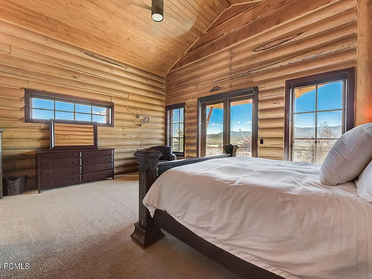715 Aspen Ln — Photo 32