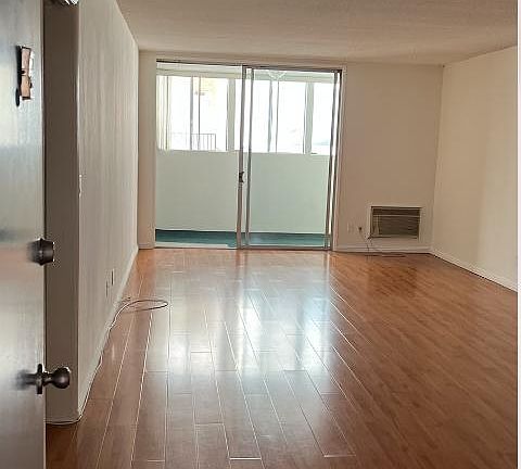 2nd image of 1835 S Bentley Ave APT 4