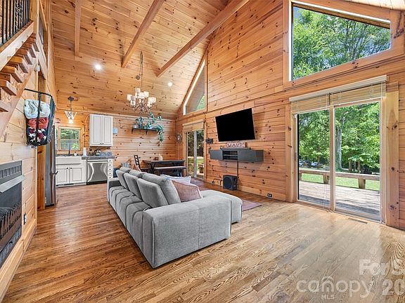 4th image of 3448 Center Rd