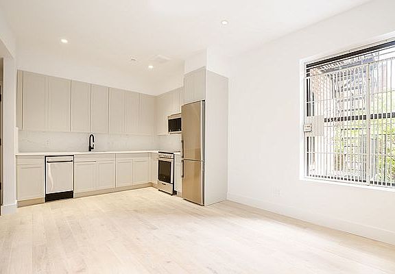 4th image of 230 W 97th St APT 3C