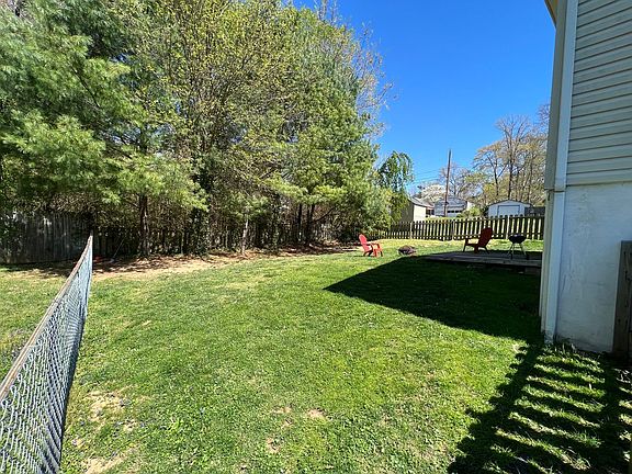 3rd image of 3346 Westmoreland Dr
