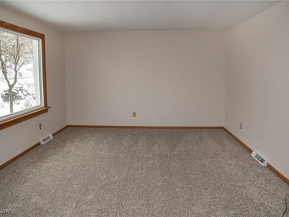 4th image of 63 Skyline Dr