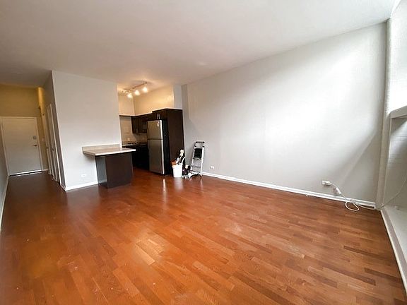 3rd image of 520 W Wellington Ave #G1