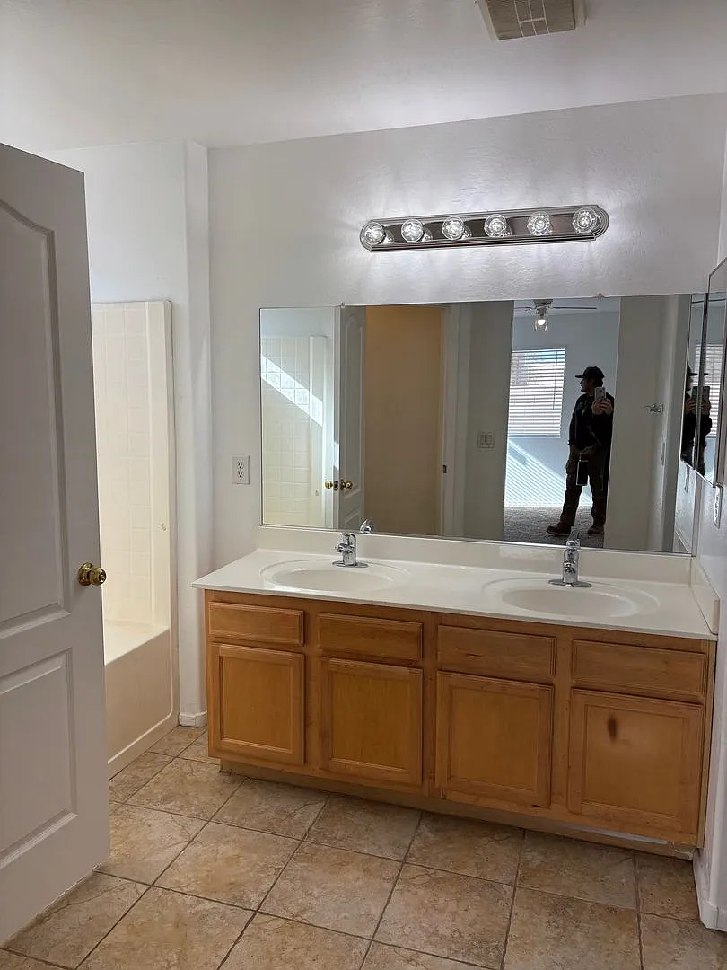3 Bed Home In Tortosa In Maricopa!! — Photo 4