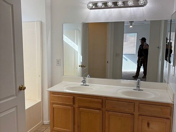 4th image of 36509 W Padilla St