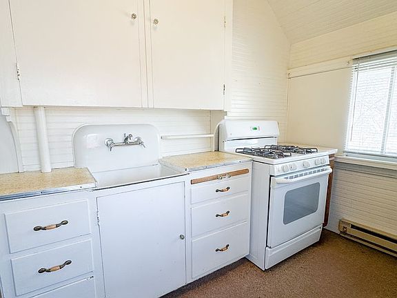 3rd image of 375 W Burkitt St #4
