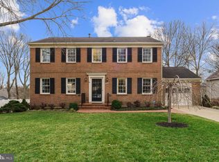 3807 Stonebridge Rd, Alexandria, VA 22306