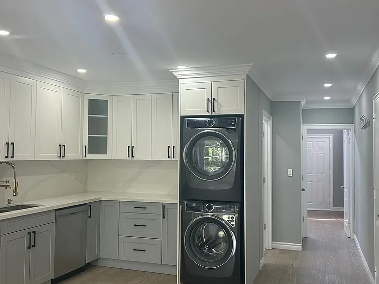 552A Sheppard Ave W — Photo 14