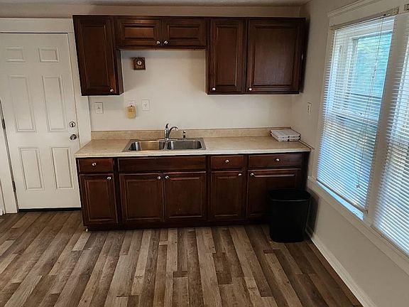 3rd image of 16108 Parkgrove Ave #1