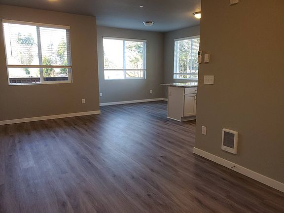 3rd image of 1244 Cora St SE #301