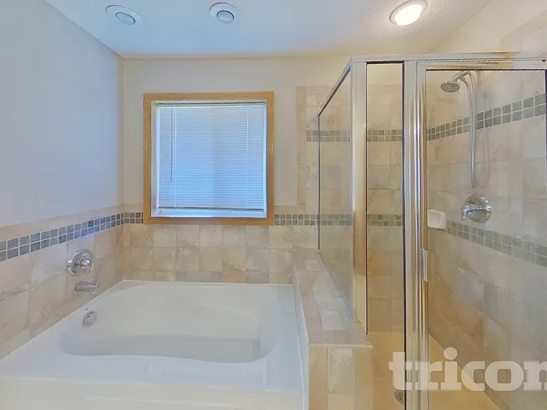 10883 Tyler Ct NE — Photo 8