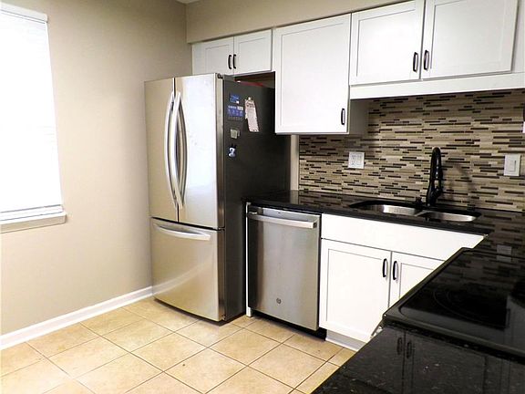 4th image of 8716 N Chatham Ave