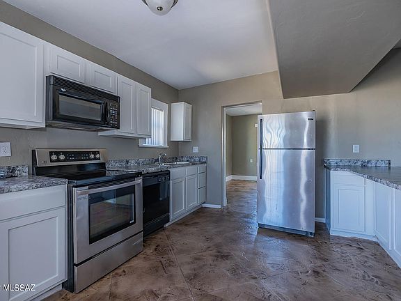4th image of 2300 N Elaine Blvd