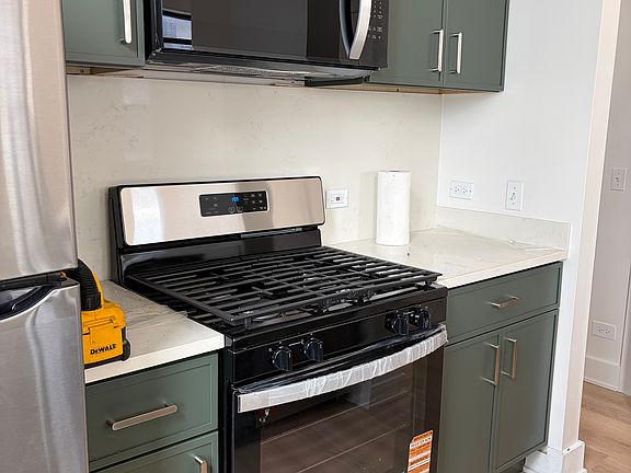 5th image of 1460 W Chicago Ave #3F