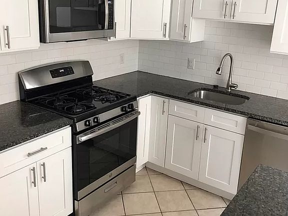 2nd image of 127 Clifton Pl APT 2