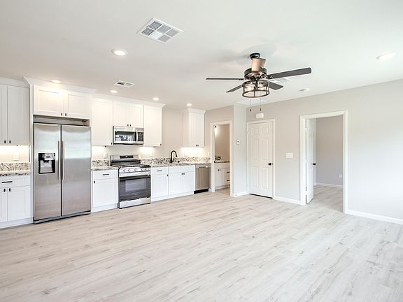 5th image of 11842 Beverly Ct #2