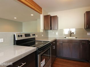 1530 SE Reedway St APT 10, Portland, OR 97202