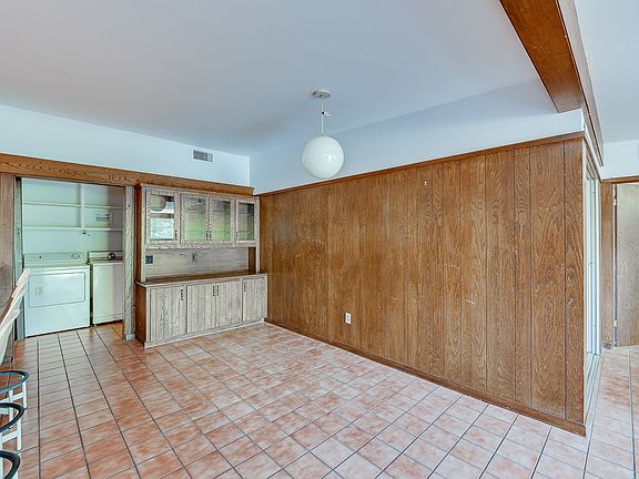 4th image of 1302 Leacrest Dr