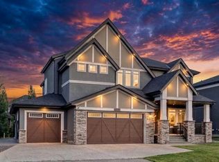 864 W East Lakeview Rd, Chestermere, AB T1X0W7