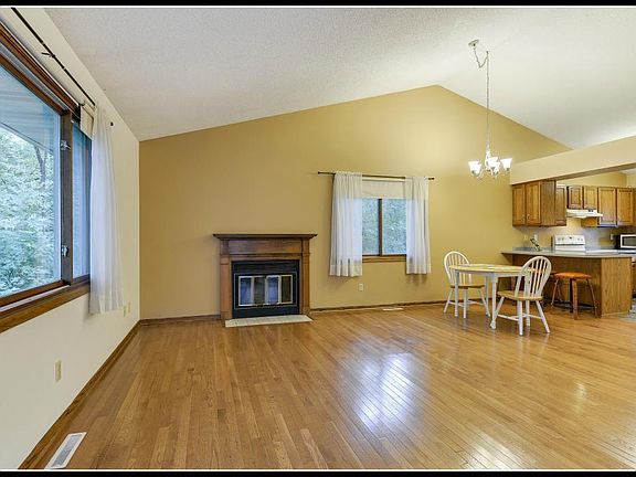 5th image of 1565 W Bavarian Ct NE