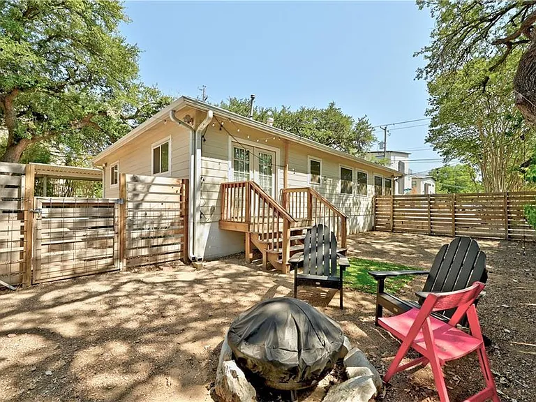 209 E Live Oak St #A — Photo 22