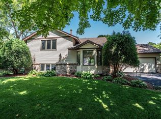 917 Jefferson Ln, Eagan, MN 55123