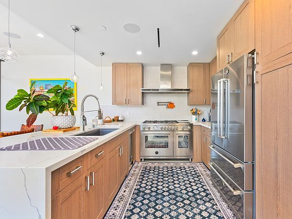 3rd image of 504 Balboa Blvd E