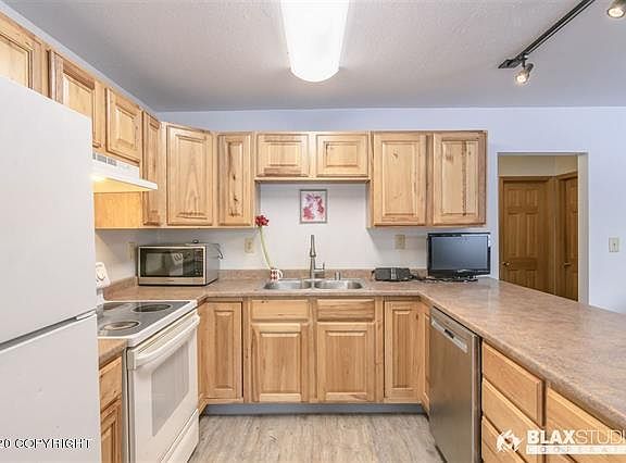 2nd image of 510 Haines Ave