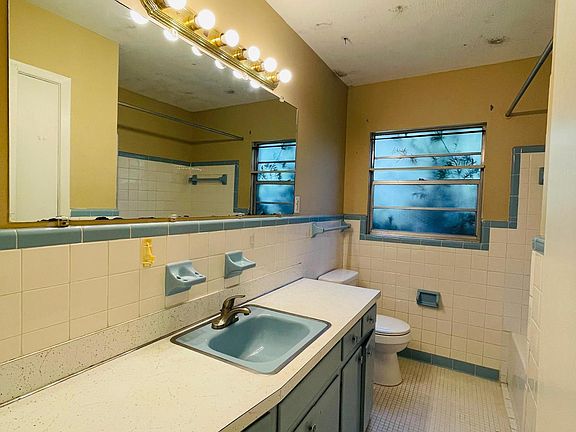 4th image of 2754 Woodland Dr #1