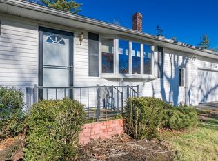 27 Lunt Dr, Greenfield, MA 01301