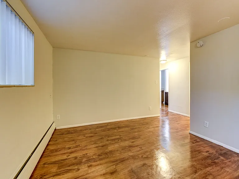 Red Brick Apartments — Photo 23