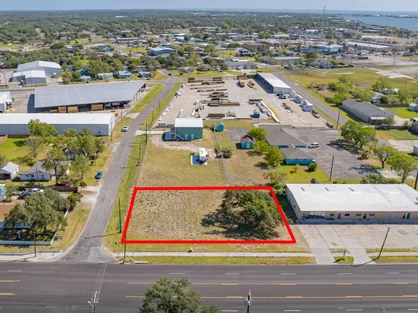 502 E Market St, Rockport, TX 78382