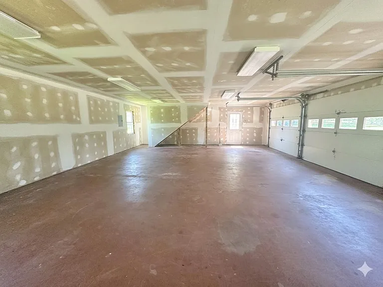 703 Kentland Dr — Photo 36