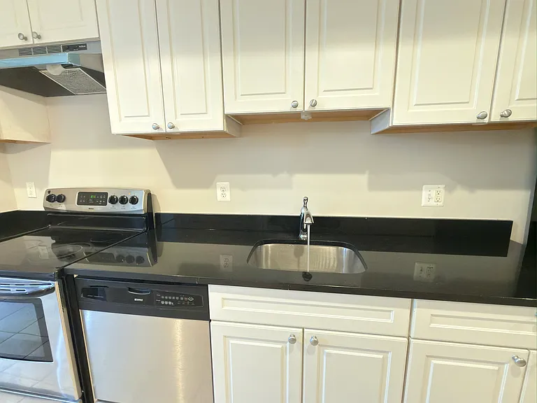 1246 Queen St NE #2 — Photo 14