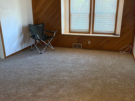 5th image of 460 Lincoln Ave