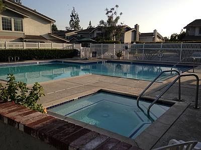 3rd image of 111 Autumn Oaks Ln