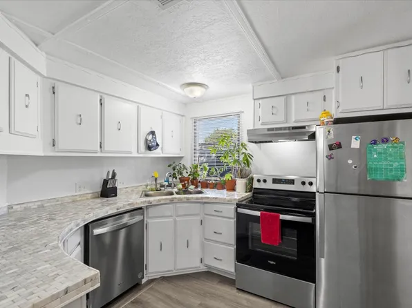 2875 N Hill Field Rd #17, Layton, UT 84041