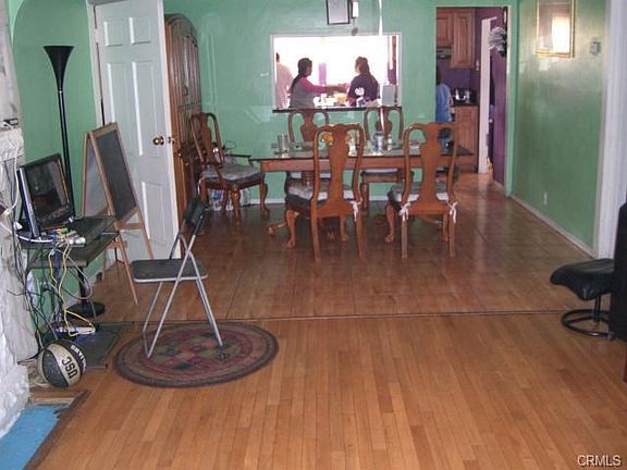 3rd image of 1136 W Florence Ave