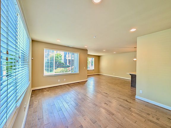4th image of 11505 158th Ave NE