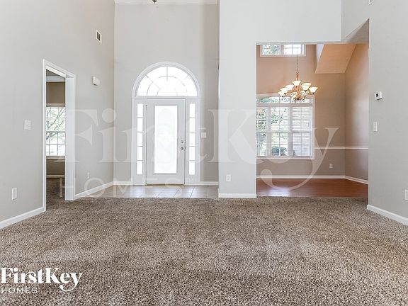 3rd image of 381 Glouchester Dr