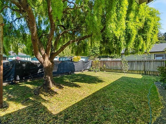 3rd image of 2075 Simmons Rd