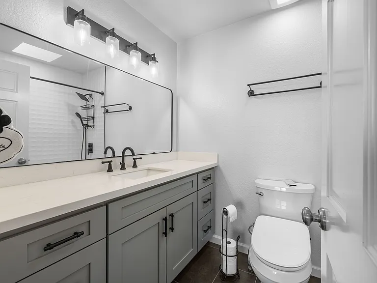 412 N Bushnell Ave #C — Photo 21