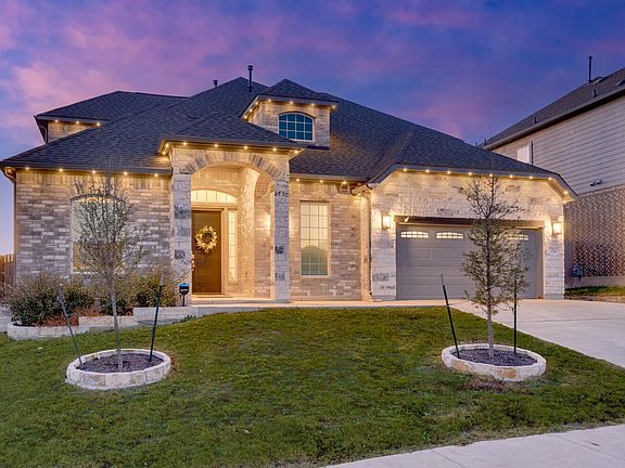 Front Yard w/ Pot Lights