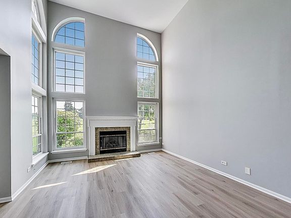 3rd image of 2105 Glasgow Ct #2105