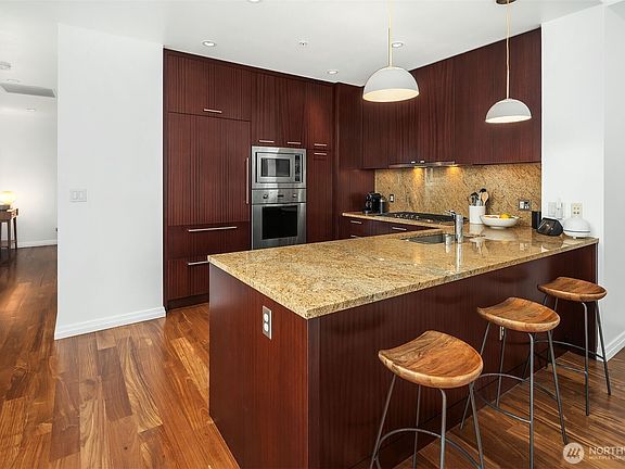 3rd image of 500 106th Avenue NE #501