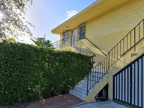 2447 NW 9th St Photo 1