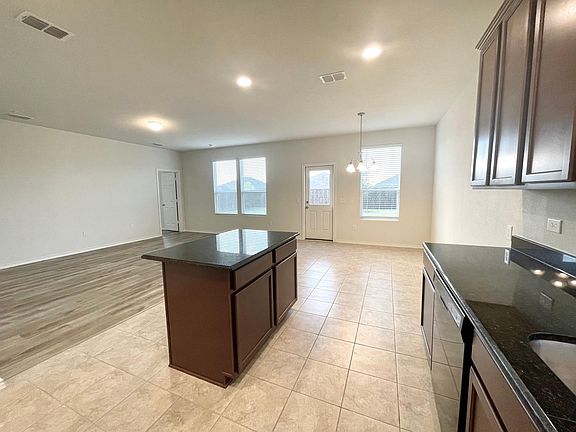 4th image of 1417 Vernon Dr